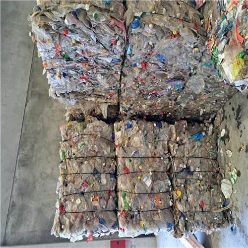 Selling 50 MT of Post-Consumer Clear PET Bottles Baled from Europe to Worldwide