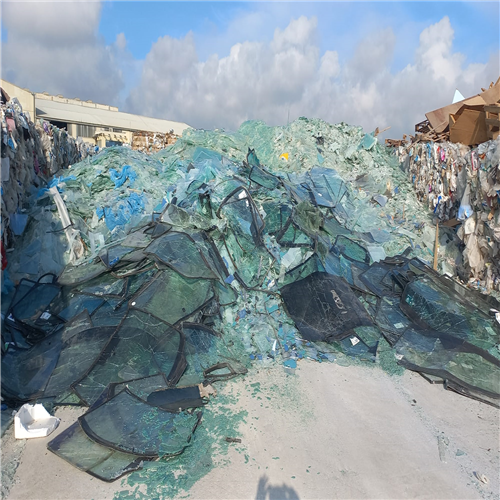 250 Tons of Mixed Flat Glass Scrap Available for Sale from Malta to the International Market 